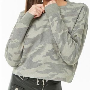 Cropped long sleeve camo shirt!